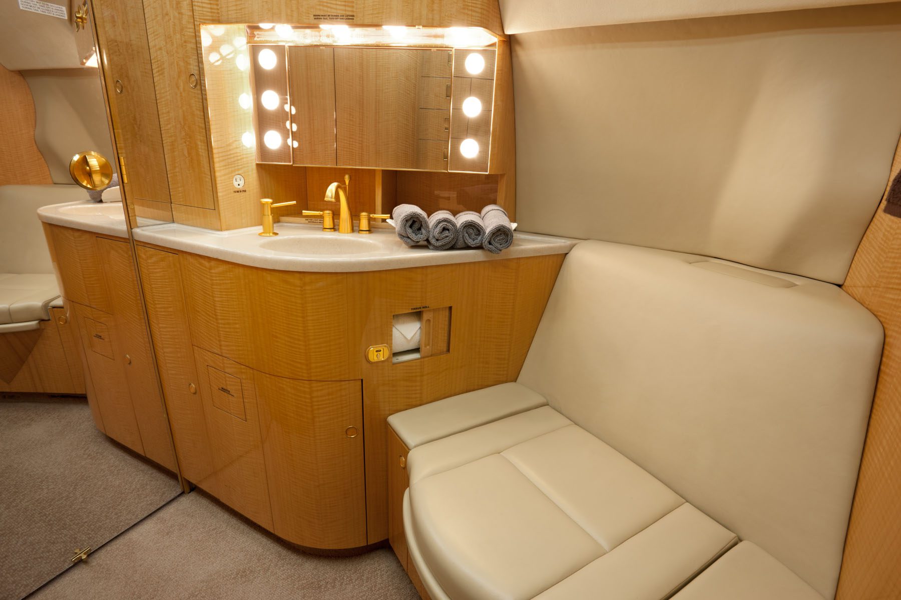 Gulfstream V N740SS 09